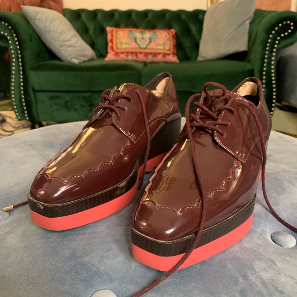 Zara Trafaluc Burgundy Patent Leather Platform Women's Lace Up Oxfords. Size 6